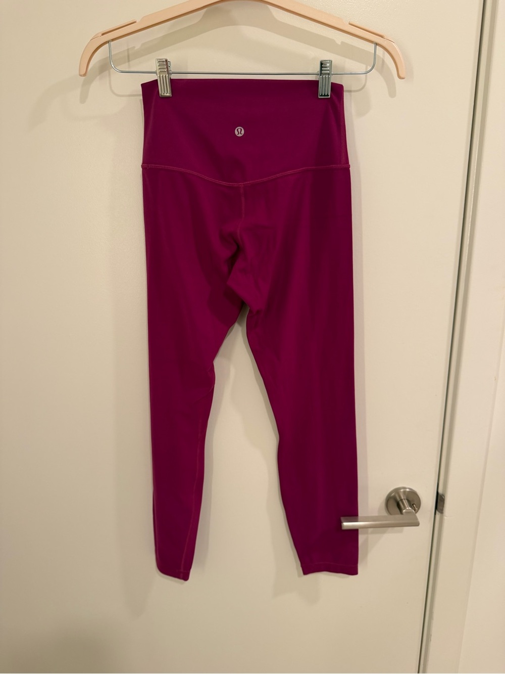 Lululemon Magenta High Rise Crop Leggings Size 6 - Picture 2 of 3